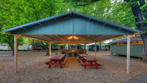 Myrtleford Holiday Park undercover BBQ area